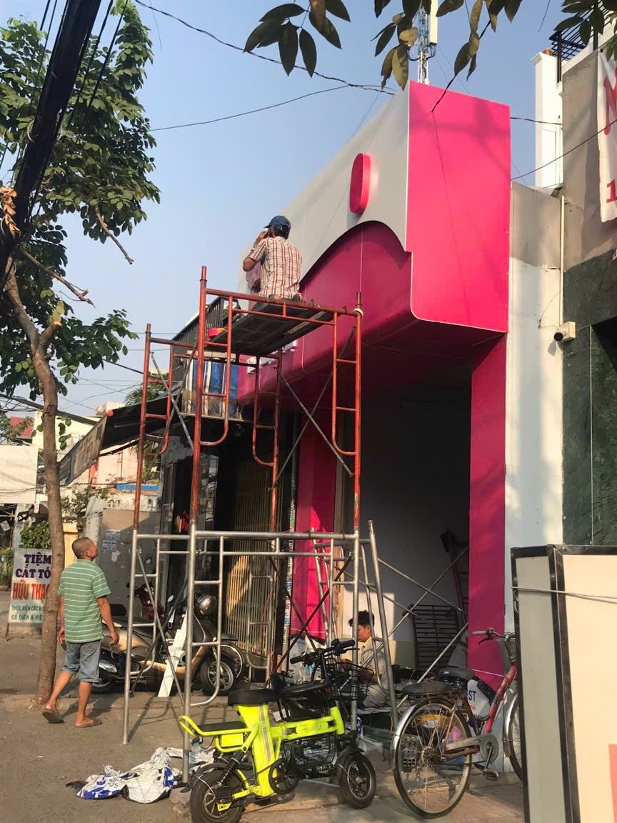 Làm Bảng Hiệu quảng cáo Sài Gòn Tphcm, Thiết kế thi công biển hộp đèn, Alu , Chữ Mica, INOX , Làm bảng hiệu quảng cáo giá rẻ, Bảng lấp lánh Kim Tuyến , Đính Đá