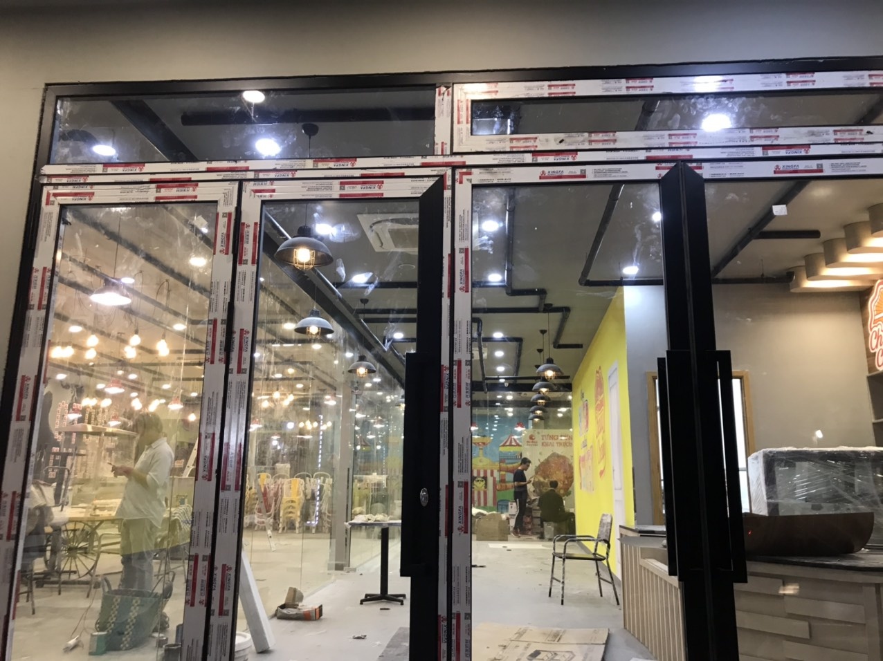Lắp Đặt Cửa Nhôm Kính Cường lực Sài Gòn, Cửa Nhôm Kính HCM, Cửa Kính Cường Lực, Cắt Kiếng Sửa Cửa Thi Công Làm Thợ