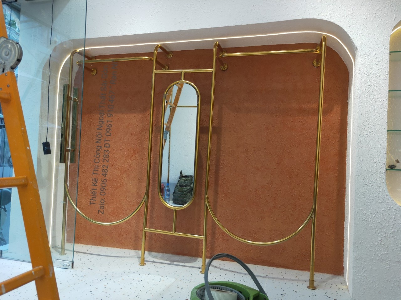 Làm Giá kệ treo, Sào treo đồ máng đồ,Thiết kế Thi công Tổng các hạng Mục shop thời trang sài gòn HCM 