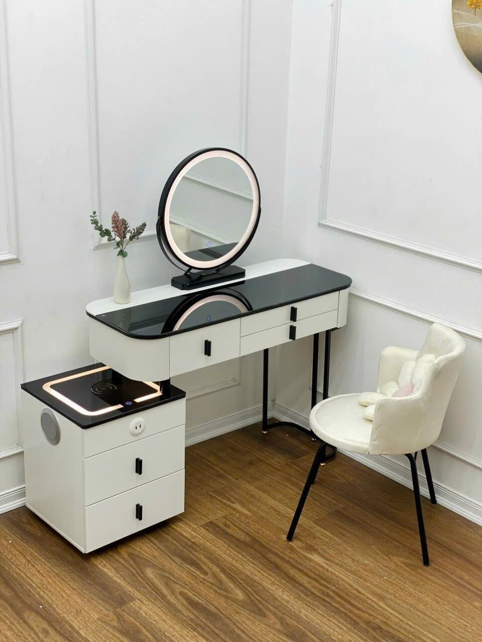 Bàn trang điểm đẹp sài gòn, Thông minh có loa nghe nhạc Tphcm